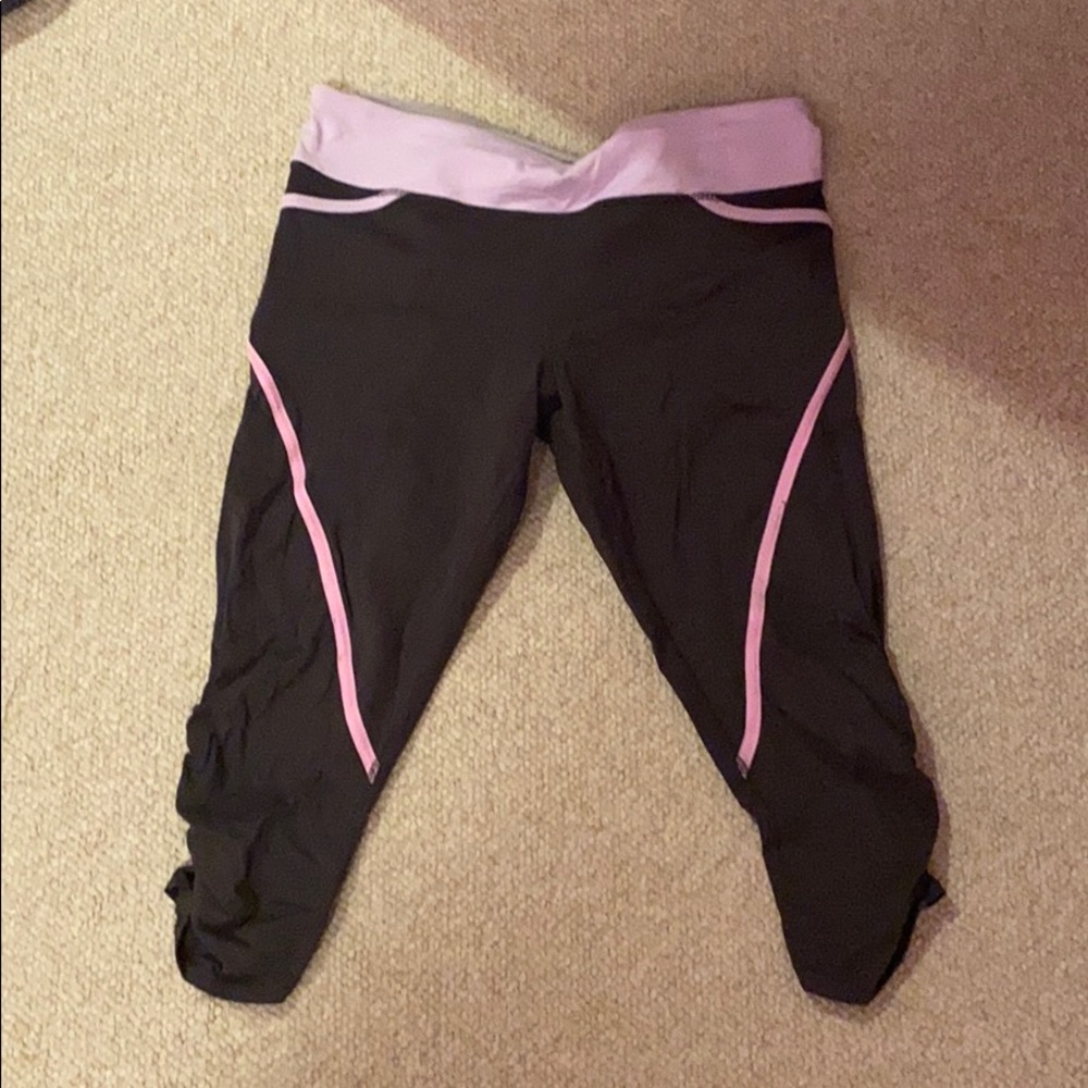 LULULEMON knee cropped charcoal leggings